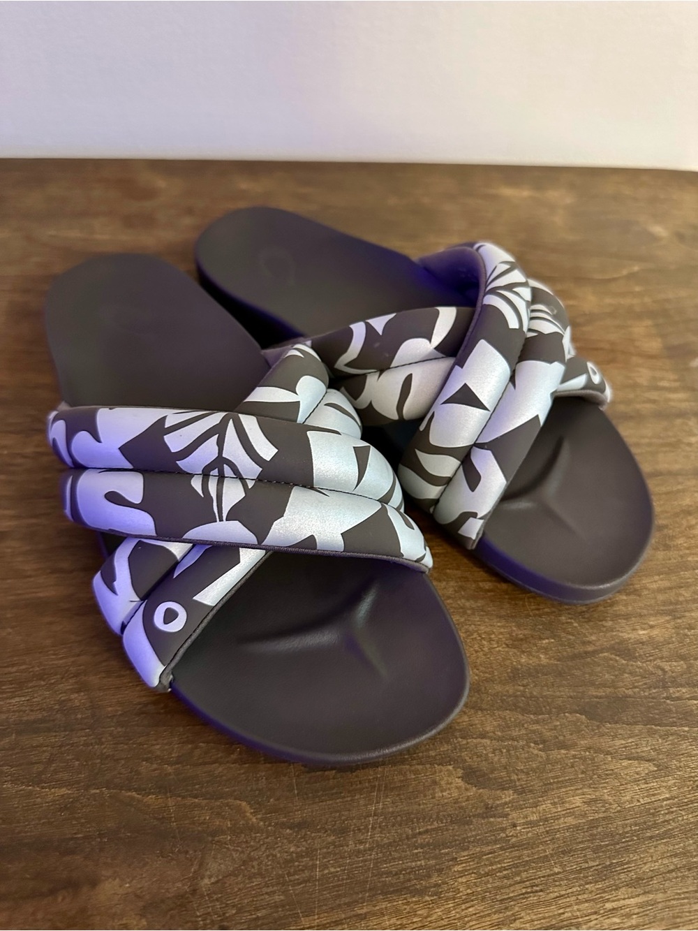OluKai Women's Hila slide sandal Size 7